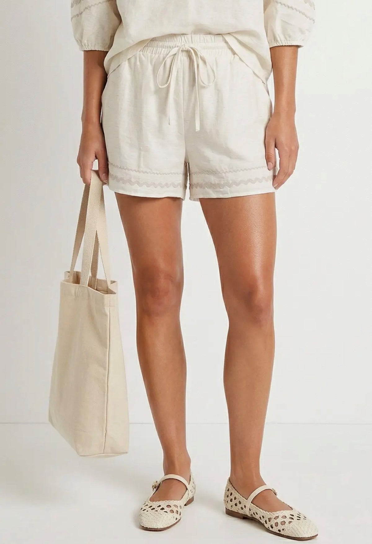 NZ White Contrast trim Linen Short